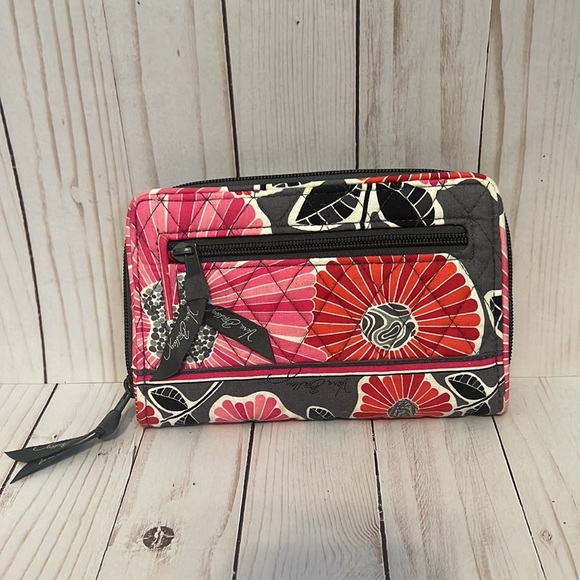 Vera Bradley clasp wallet - Picture 4 of 4